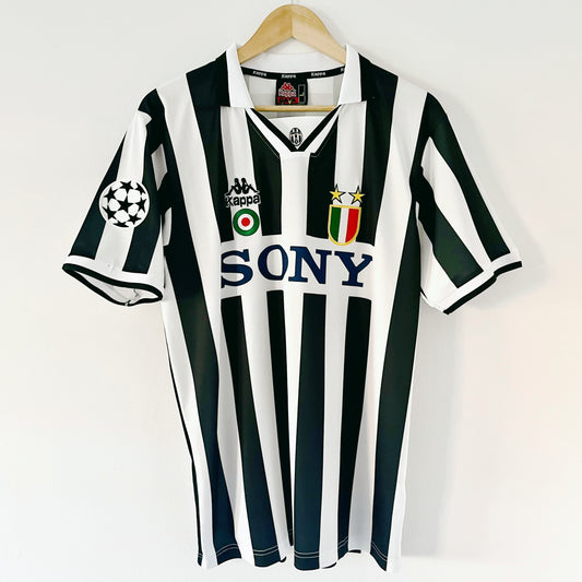 Retro Juventus Shirt 1996-97 Home