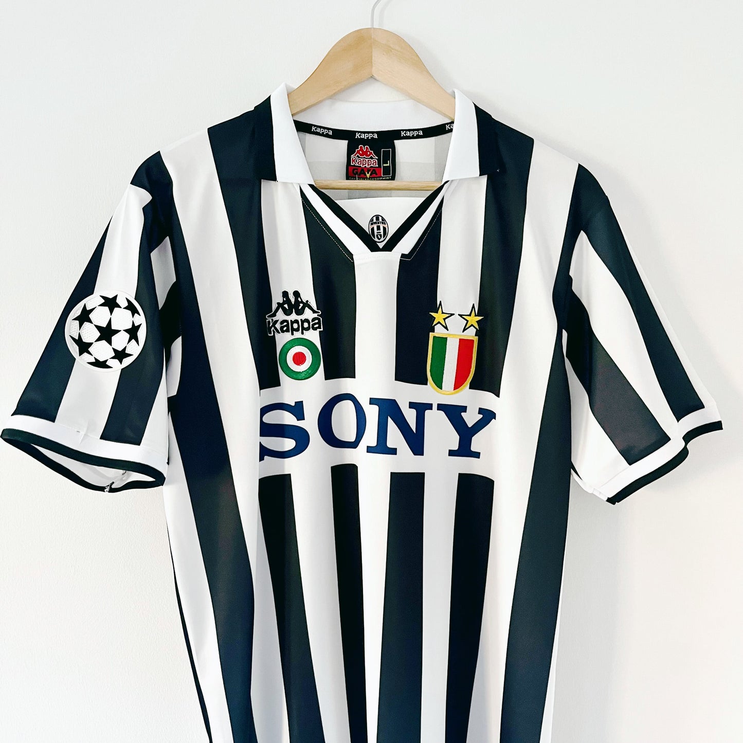Retro Juventus Shirt 1996-97 Home
